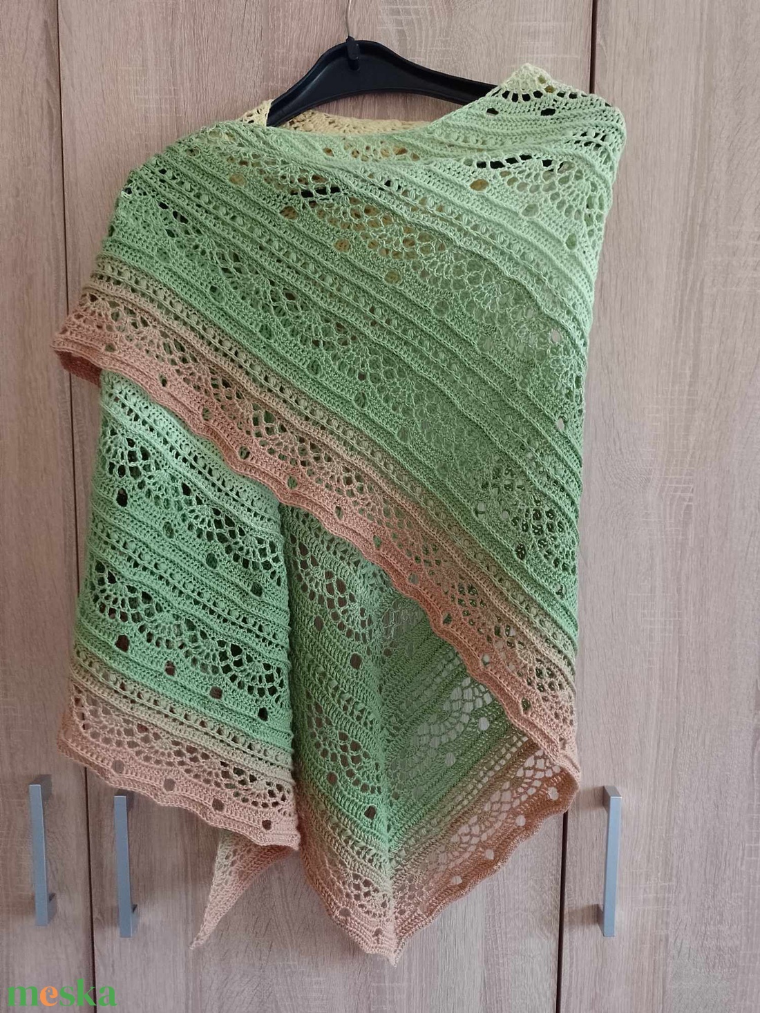 Ébredő természet, horgolt vállkendő - ruha & divat - sál, sapka, kendő - vállkendő - Meska.hu