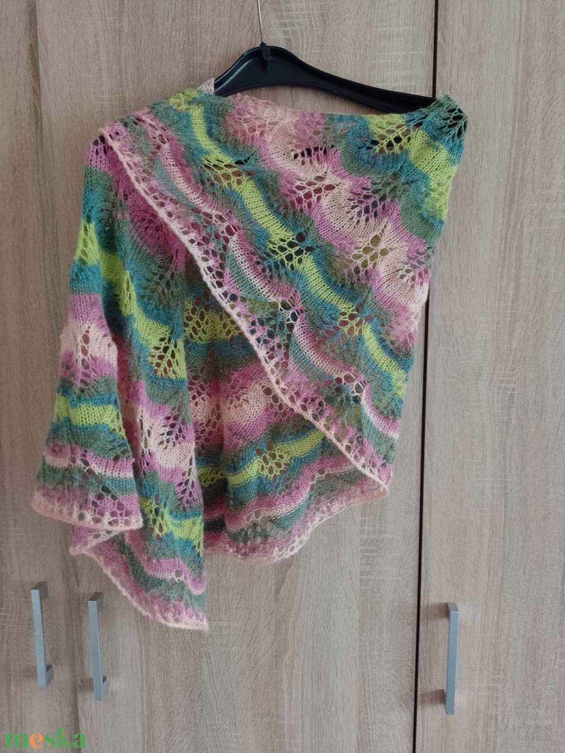 Rózsabimbó, kötött félkör vállkendő - ruha & divat - sál, sapka, kendő - vállkendő - Meska.hu