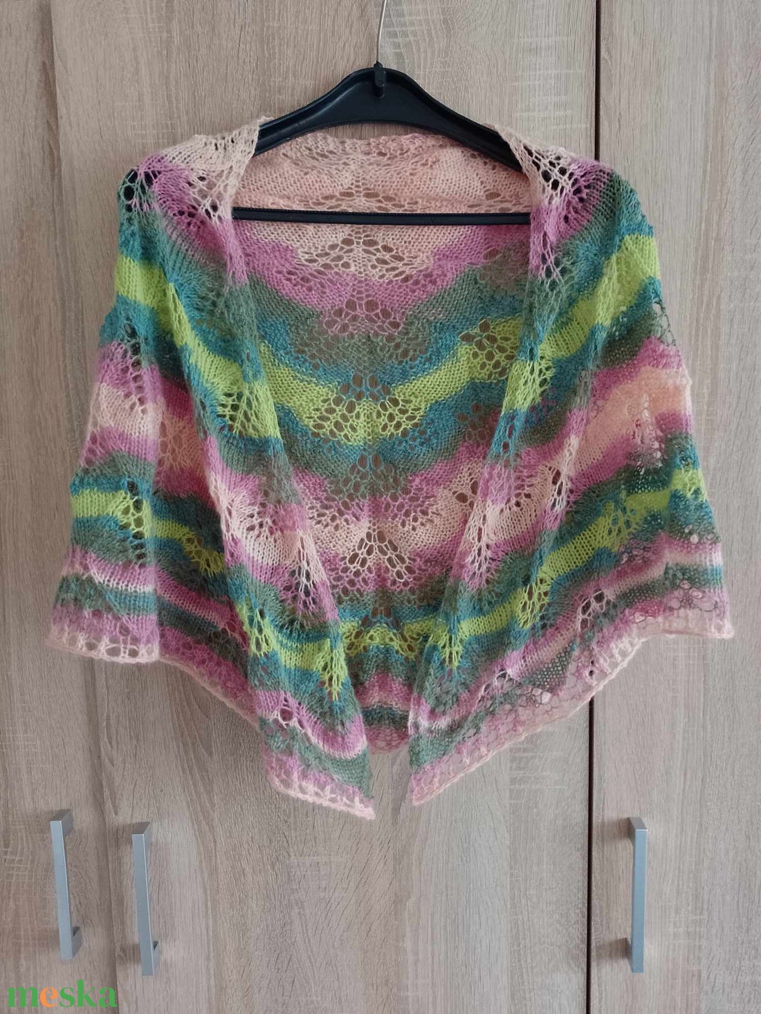 Rózsabimbó, kötött félkör vállkendő - ruha & divat - sál, sapka, kendő - vállkendő - Meska.hu