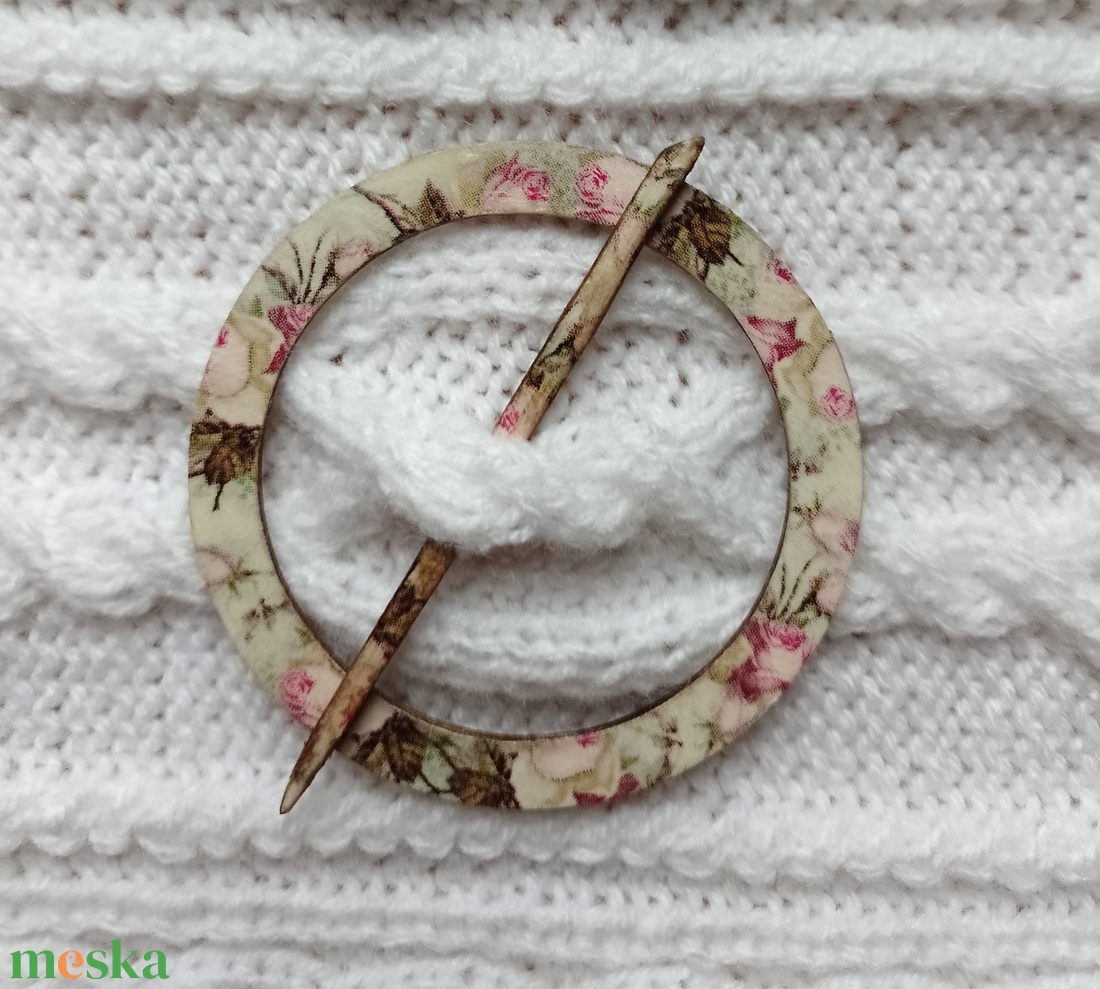 Rózsás, fa sáltű (hajtű) és fülbevaló szett - ékszer - ékszerszett - Meska.hu