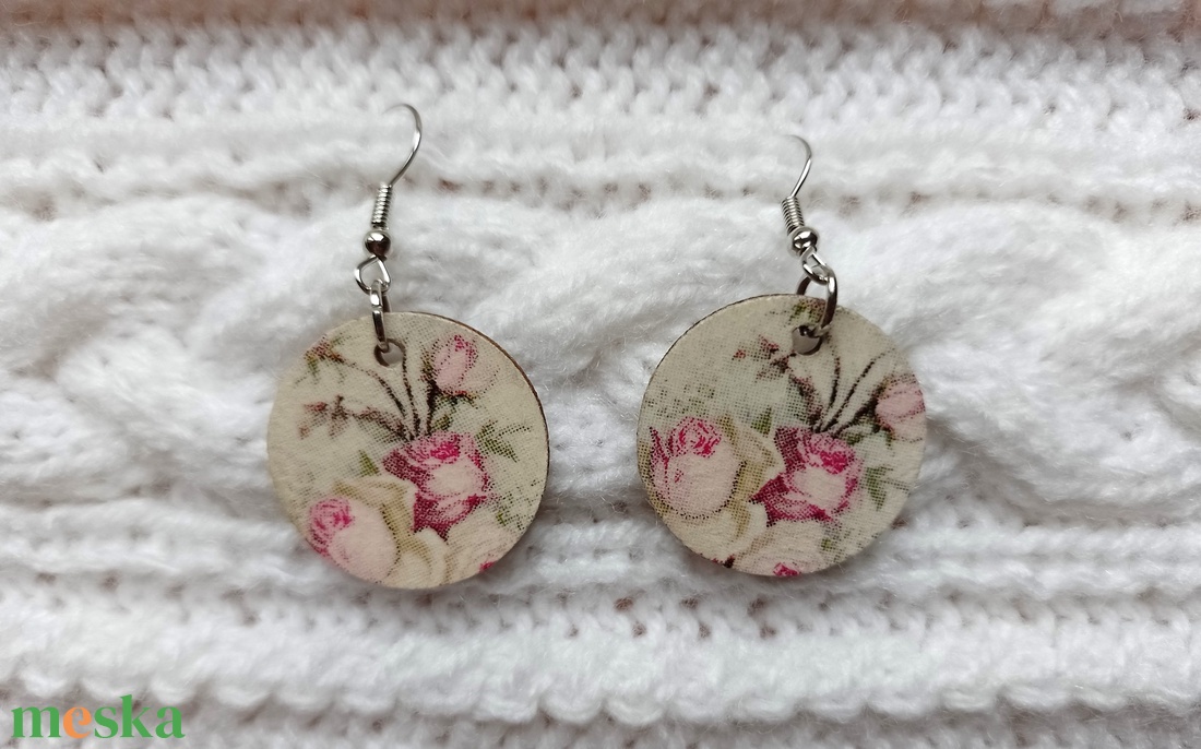 Rózsás, fa sáltű (hajtű) és fülbevaló szett - ékszer - ékszerszett - Meska.hu