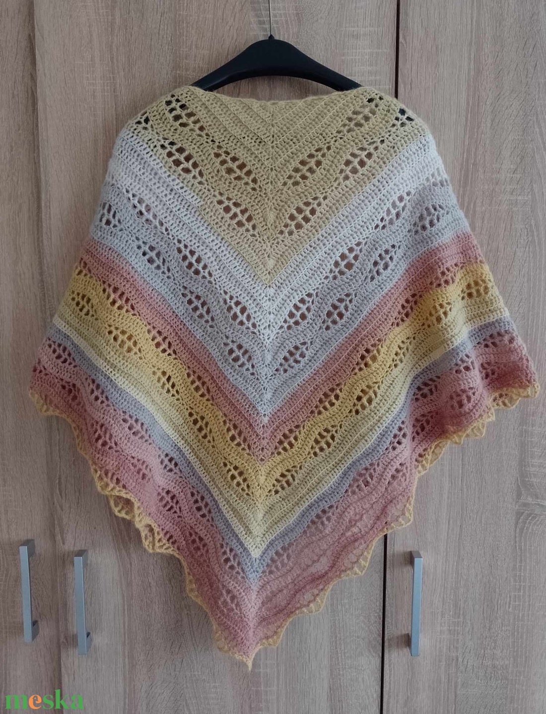 Homokvihar - Horgolt vállkendő - ruha & divat - sál, sapka, kendő - vállkendő - Meska.hu