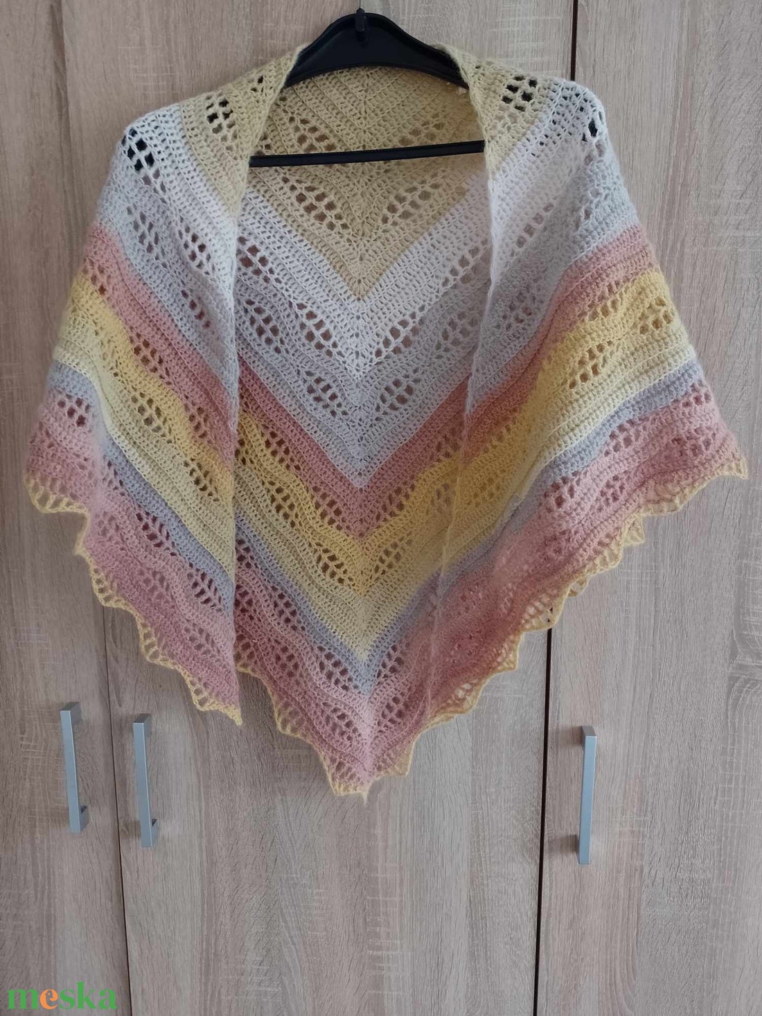 Homokvihar - Horgolt vállkendő - ruha & divat - sál, sapka, kendő - vállkendő - Meska.hu