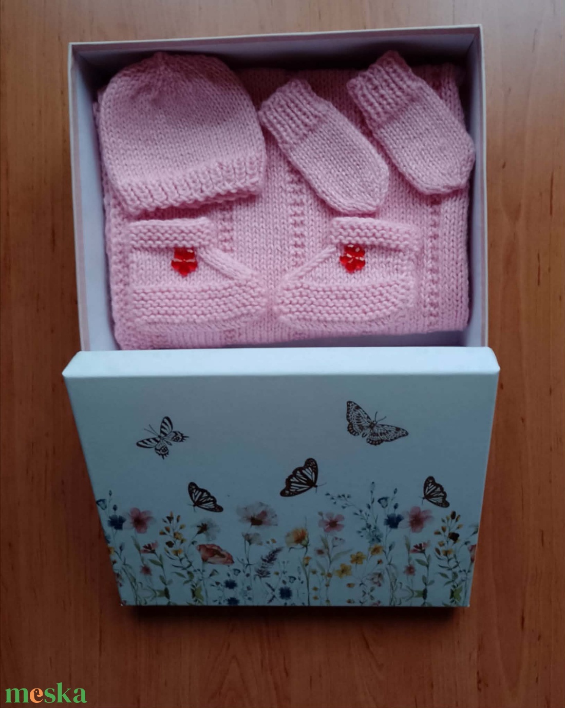 Kézzel kötött babaszett - baba - mama - babalátogató ajándékcsomag - Meska.hu