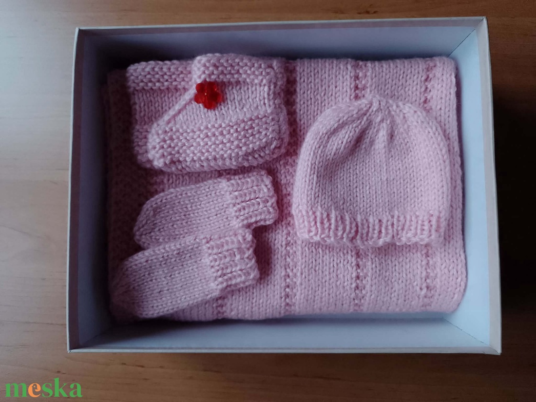 Kézzel kötött babaszett - baba - mama - babalátogató ajándékcsomag - Meska.hu