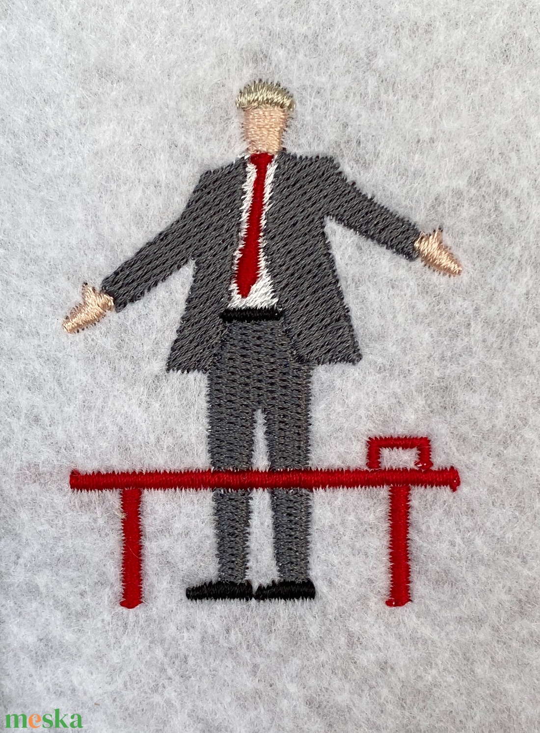 Hímzett póló, Arséne Wenger az Old Traffordon - '09 - ruha & divat - férfi ruha - póló - Meska.hu Hímzett póló, Arséne Wenger az Old Traffordon - '09 - ruha & divat - férfi ruha - póló - Meska.hu