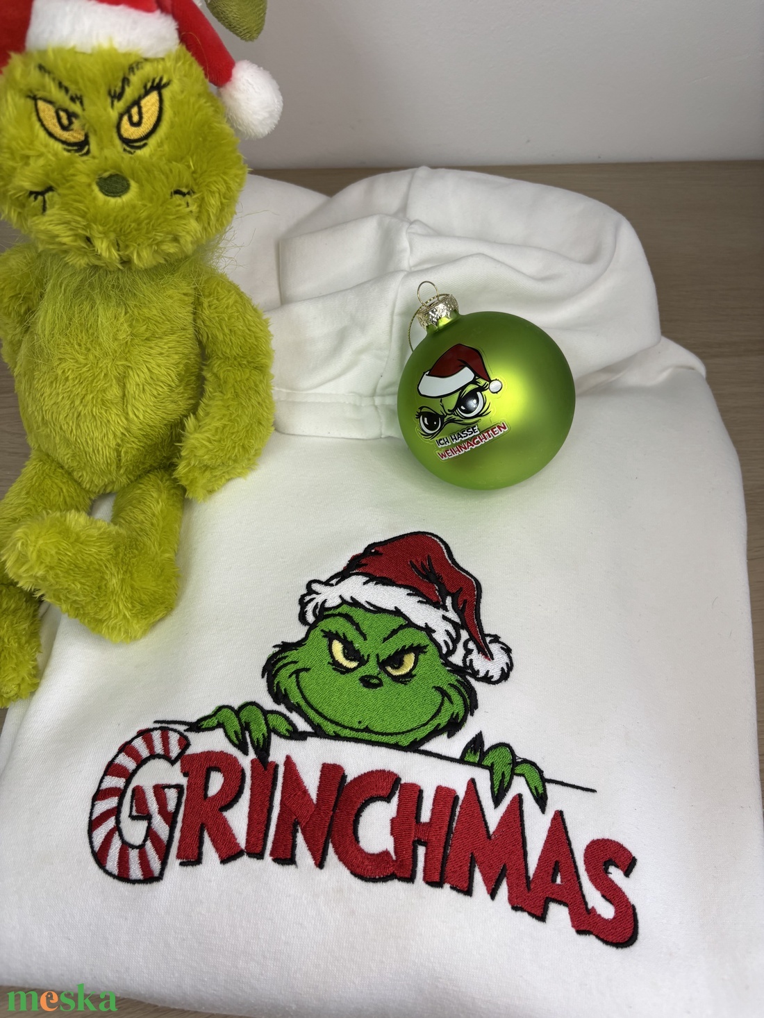 Hímzett Grincses pulóver - ruha & divat - női ruha - pulóver - Meska.hu