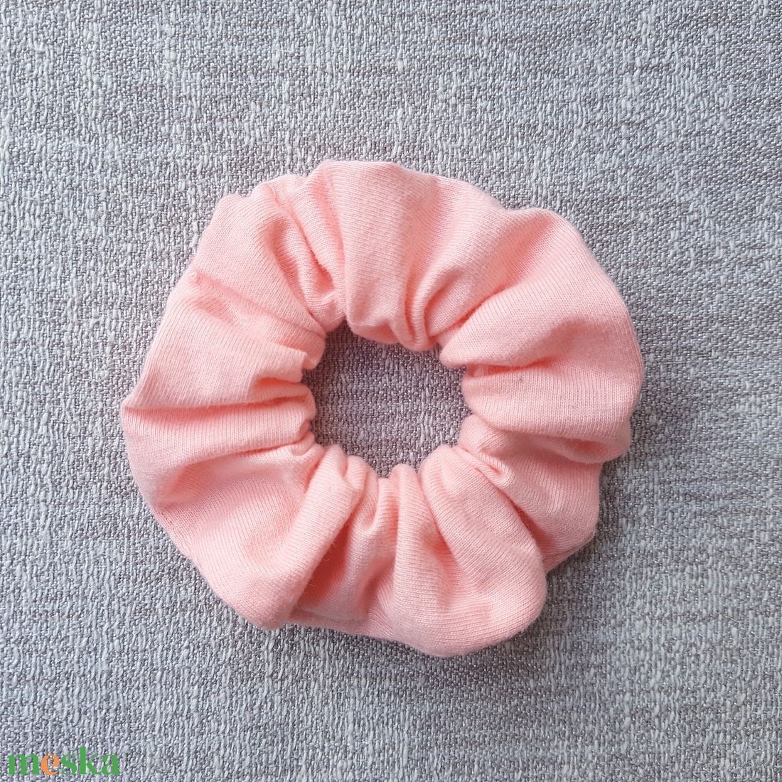 Textil hajgumi, scrunchie - barackszínű - kb. 9-10cm - ruha & divat - hajdísz & hajcsat - hajgumi - Meska.hu Textil hajgumi, scrunchie - barackszínű - kb. 9-10cm - ruha & divat - hajdísz & hajcsat - hajgumi - Meska.hu