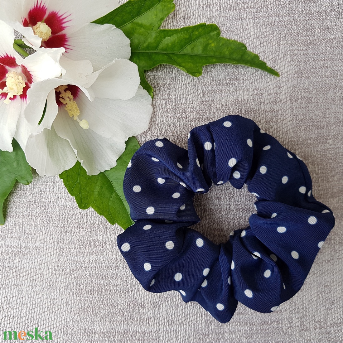 Selyem hajgumi, scrunchie - sötétkék pöttyös - kb. 11-12 cm - ruha & divat - hajdísz & hajcsat - hajgumi - Meska.hu