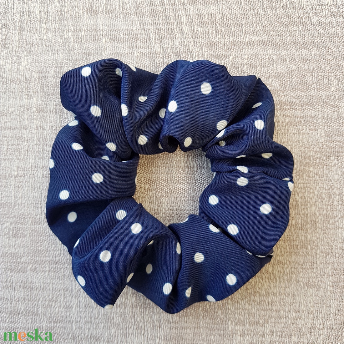 Selyem hajgumi, scrunchie - sötétkék pöttyös - kb. 11-12 cm - ruha & divat - hajdísz & hajcsat - hajgumi - Meska.hu