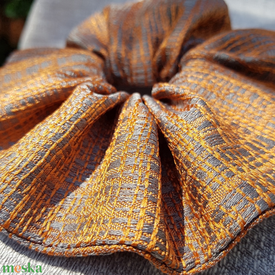 Textil hajgumi, scrunchie - óriás - narancs/ezüst - kb. 16-17 cm - ruha & divat - hajdísz & hajcsat - hajgumi - Meska.hu