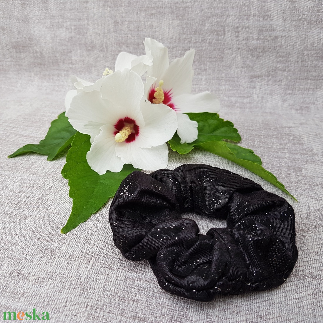 Textil hajgumi, scrunchie - fekete - kb. 8-9 cm - ruha & divat - hajdísz & hajcsat - hajgumi - Meska.hu