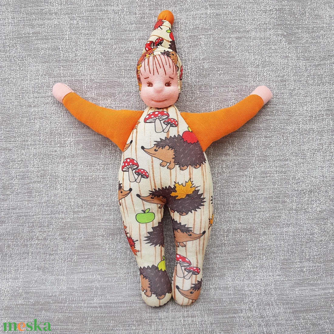 Manócska, sünis narancssárga-beige textilbaba, alvóka, hurcibaba, rongybaba, textil baba - játék & sport - Meska.hu