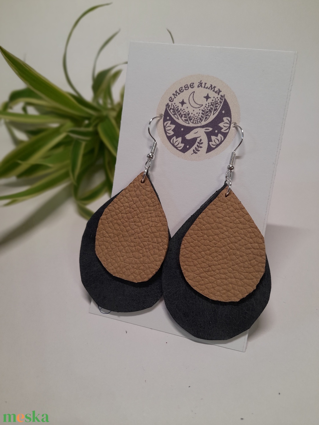 Bőr csepp  - ékszer - fülbevaló - lógó fülbevaló - Meska.hu