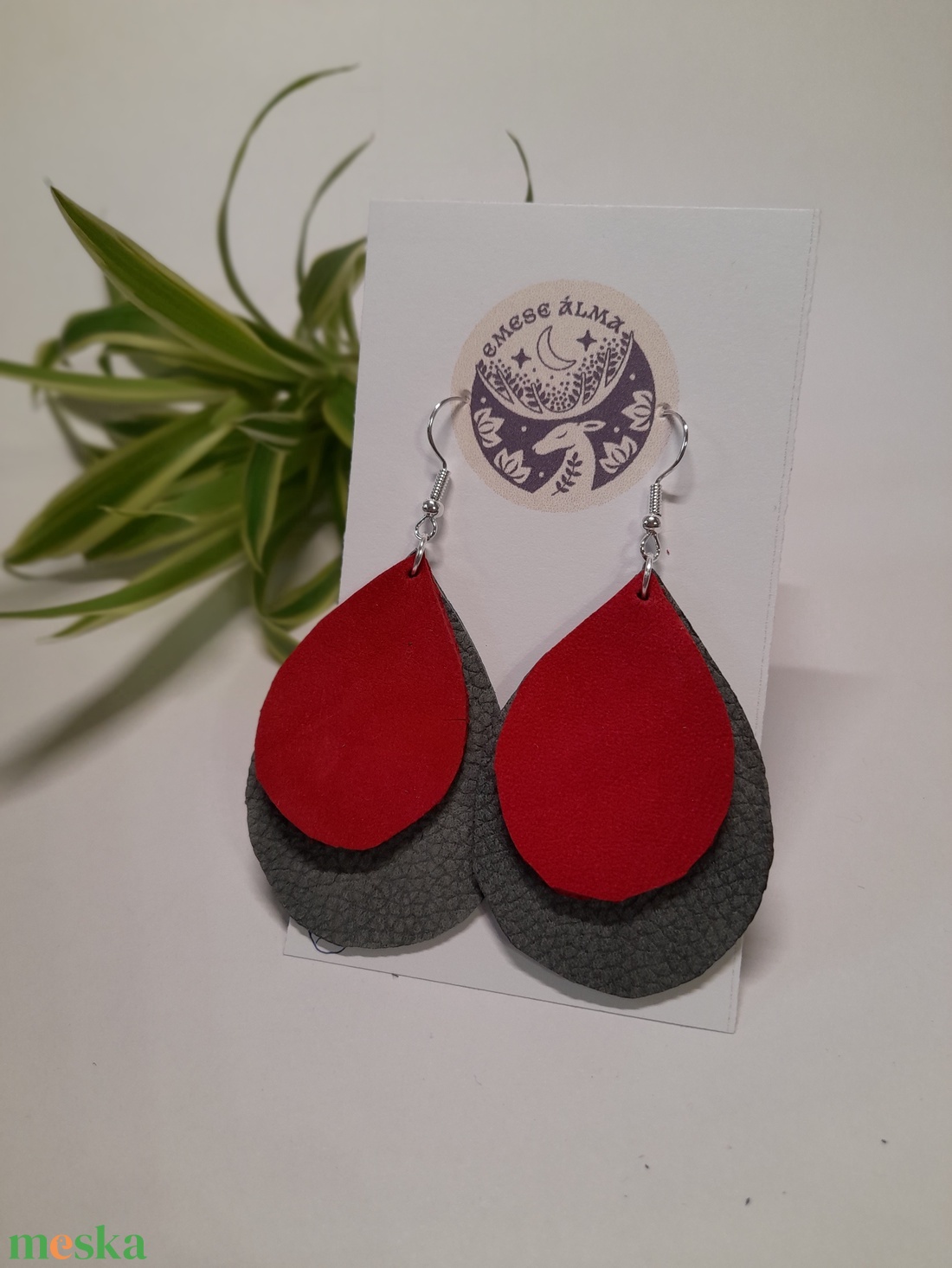 Bőr csepp  - ékszer - fülbevaló - lógó fülbevaló - Meska.hu