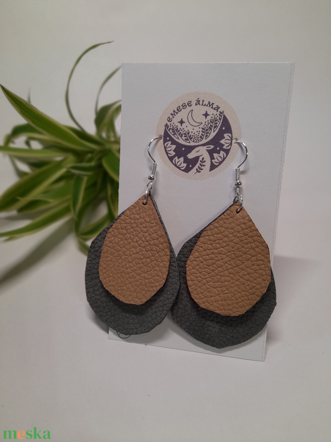 Bőr csepp  - ékszer - fülbevaló - lógó fülbevaló - Meska.hu