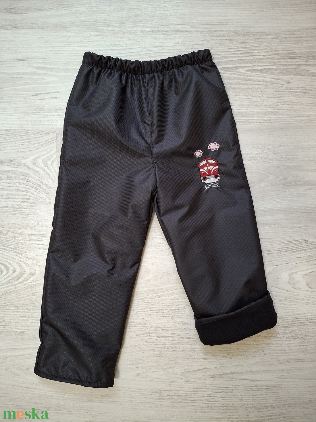   116-os fekete mozdony vízlepergetős polár bélelt nadrág - ruha & divat - babaruha & gyerekruha - nadrág - Meska.hu