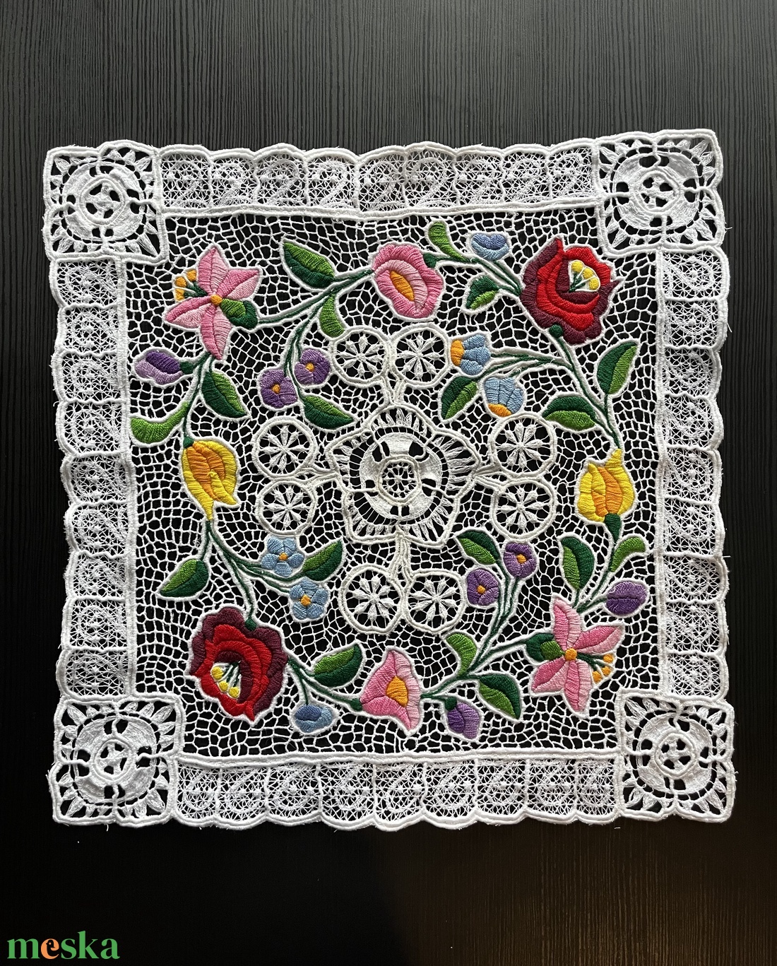 Kalocsai mintás riselt terítő - 38 x 39 cm - otthon & életmód - lakástextil - abrosz, terítő - díszterítő polcra, komódra - Meska.hu