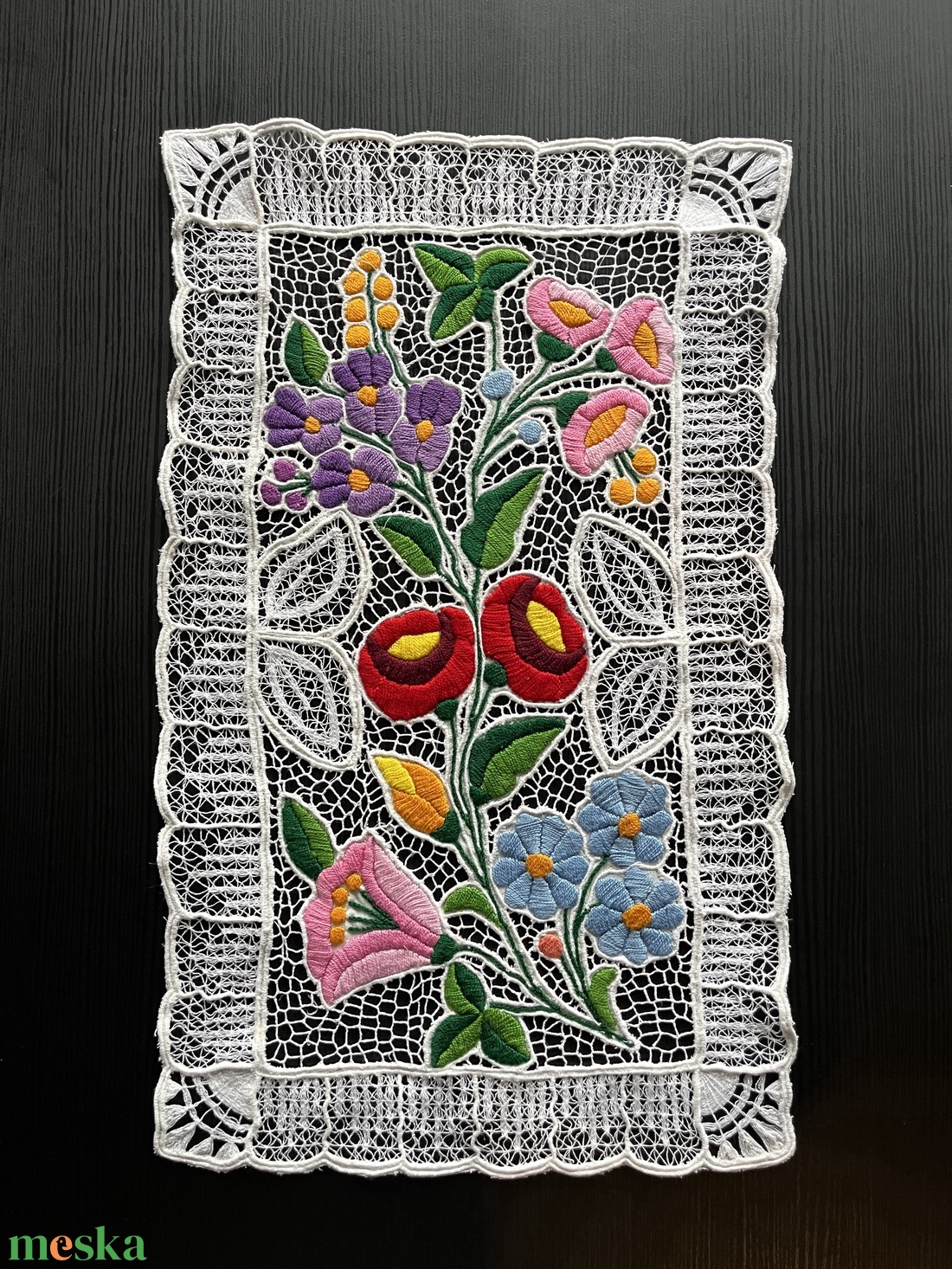 Kalocsai mintás riselt terítő - 41,5 x 25 cm - otthon & életmód - lakástextil - abrosz, terítő - díszterítő polcra, komódra - Meska.hu