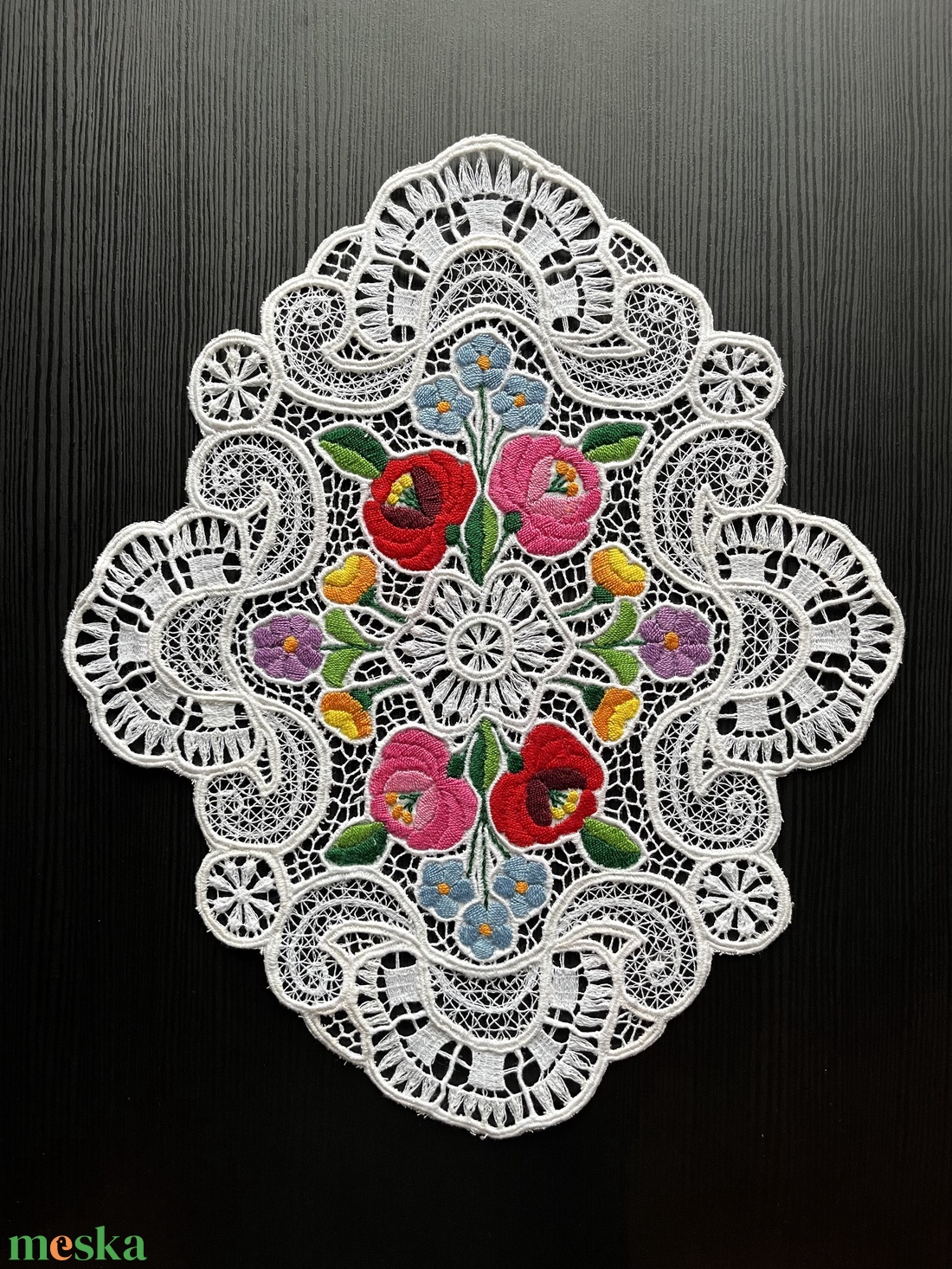 Kalocsai mintás riselt terítő - 34,5 x 29 cm - otthon & életmód - lakástextil - abrosz, terítő - díszterítő polcra, komódra - Meska.hu