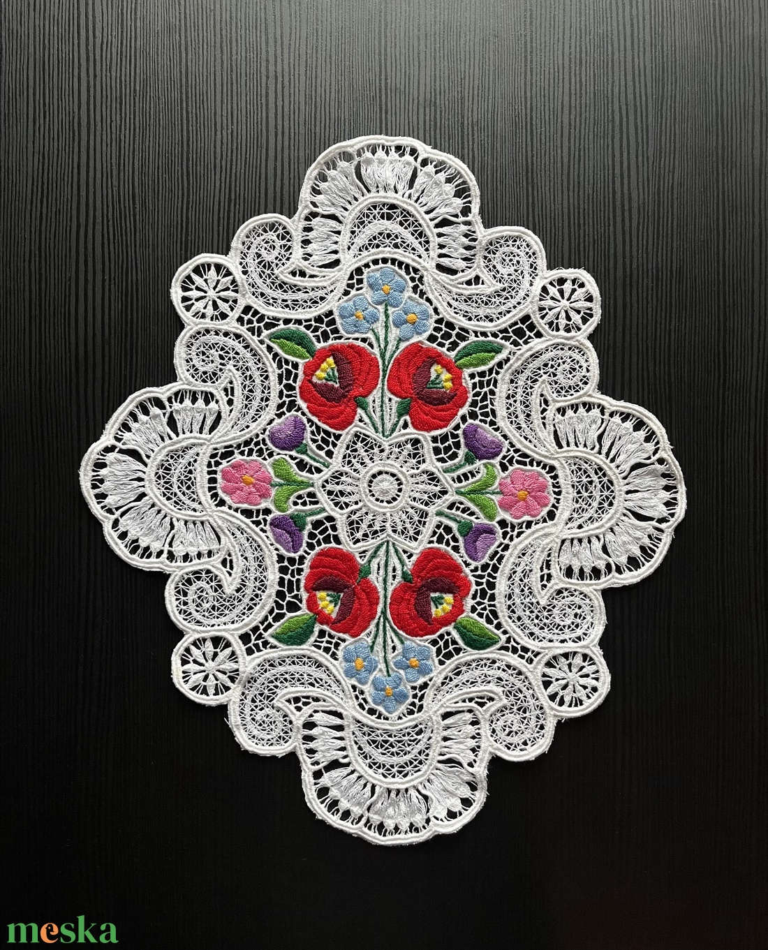 Kalocsai mintás riselt terítő - 34,5 x 28,5 cm - otthon & életmód - lakástextil - abrosz, terítő - díszterítő polcra, komódra - Meska.hu