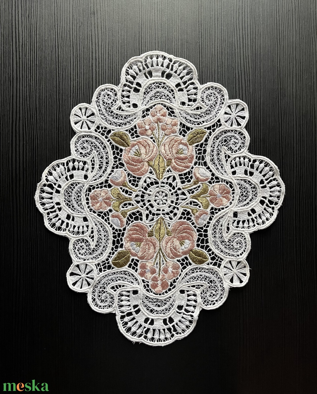 Kalocsai mintás riselt terítő - 33,5 x 29,5 cm - otthon & életmód - lakástextil - abrosz, terítő - díszterítő polcra, komódra - Meska.hu