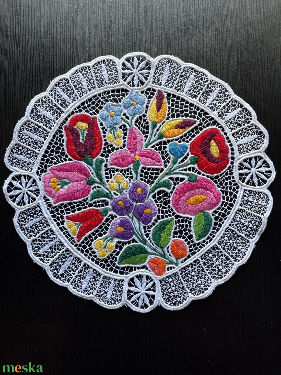 Kalocsai mintás riselt terítő - 29,5 x 28 cm - otthon & életmód - lakástextil - abrosz, terítő - díszterítő polcra, komódra - Meska.hu