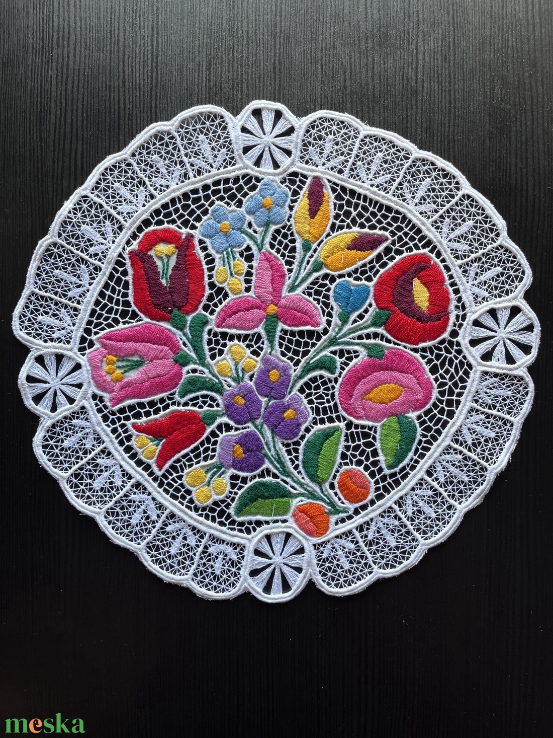 Kalocsai mintás riselt terítő - 29,5 x 28 cm - otthon & életmód - lakástextil - abrosz, terítő - díszterítő polcra, komódra - Meska.hu