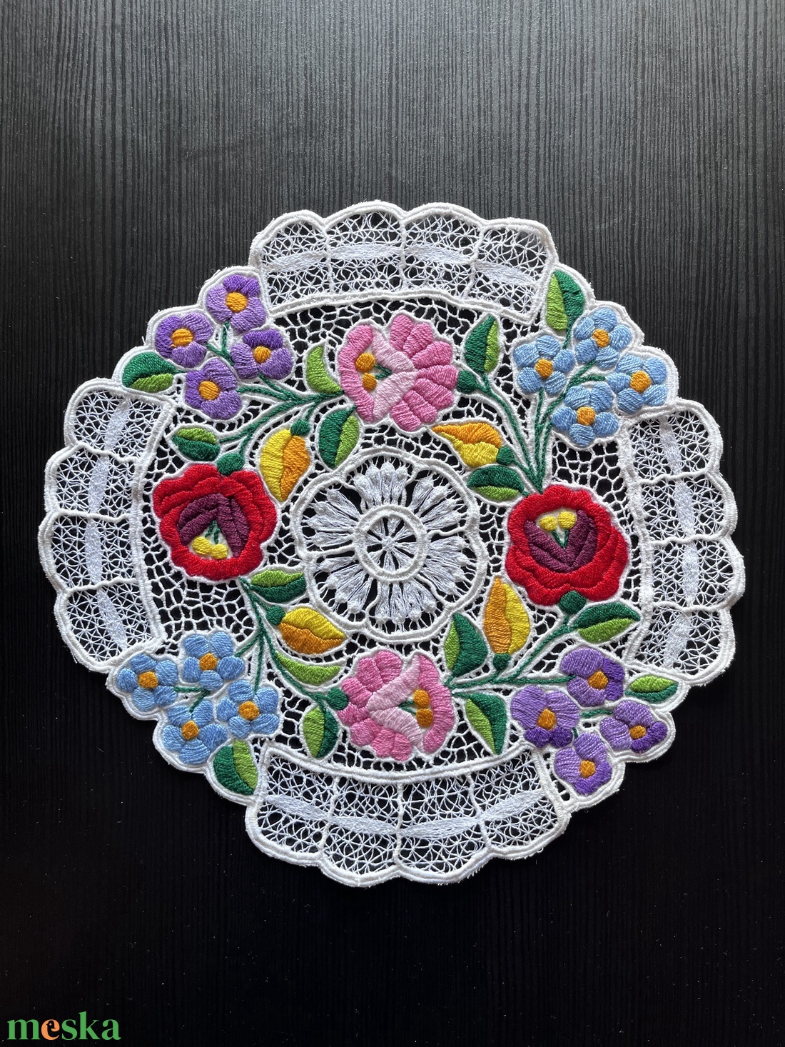 Kalocsai mintás riselt terítő - 27 x 28 cm - otthon & életmód - lakástextil - abrosz, terítő - díszterítő polcra, komódra - Meska.hu
