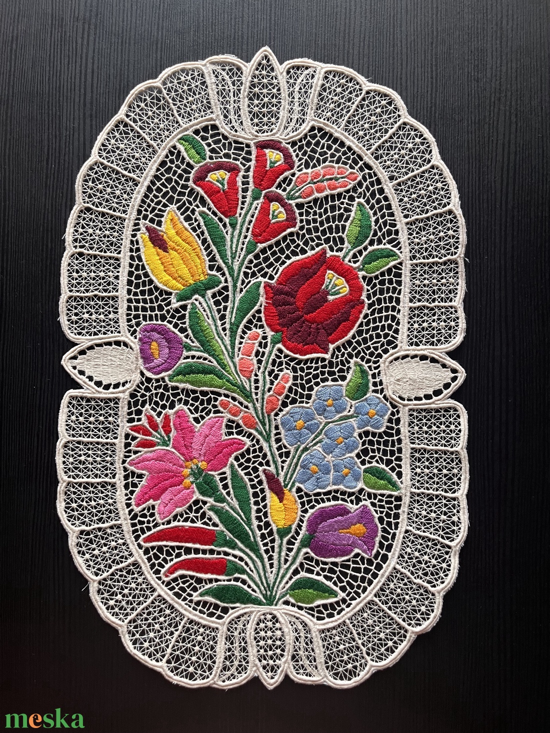 Kalocsai mintás riselt terítő, bézs színben - 38 cm x 24 cm - otthon & életmód - lakástextil - abrosz, terítő - díszterítő polcra, komódra - Meska.hu