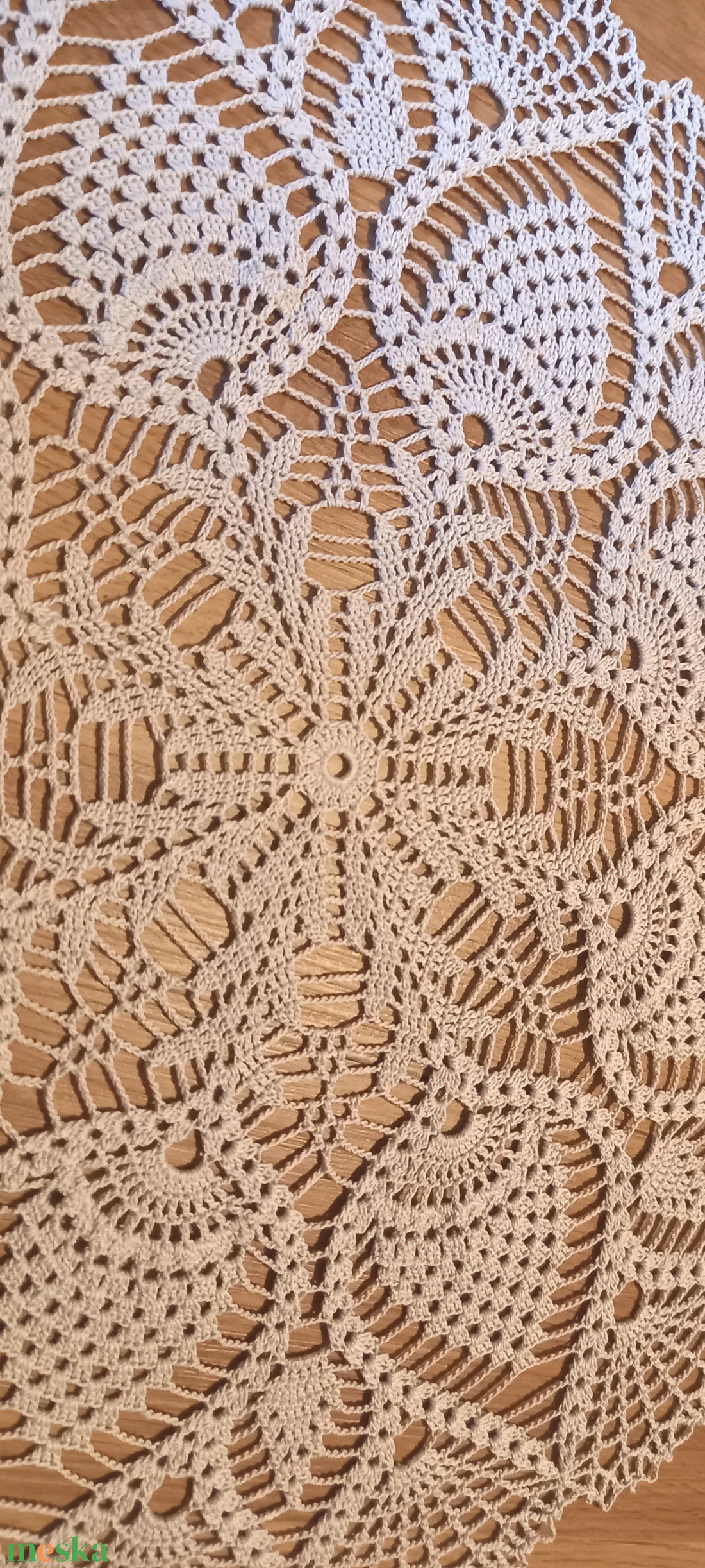 Kézzel horgolt halvány szürke csipke terítő - romantikus lakásdekor - otthon & életmód - lakástextil - abrosz, terítő - asztalközép terítő - Meska.hu