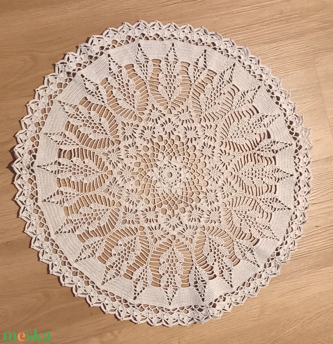 Kézzel horgolt halvány szürke csipke terítő - romantikus lakásdekor - otthon & életmód - lakástextil - abrosz, terítő - asztalközép terítő - Meska.hu