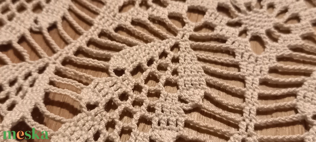 Kézzel horgolt halvány szürke csipke terítő - romantikus lakásdekor - otthon & életmód - lakástextil - abrosz, terítő - asztalközép terítő - Meska.hu