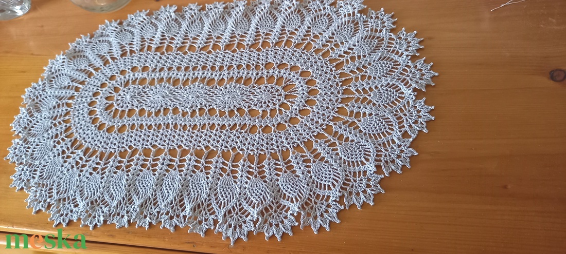 Kézzel horgolt halvány szürke csipke terítő - romantikus lakásdekor - otthon & életmód - lakástextil - abrosz, terítő - asztalközép terítő - Meska.hu
