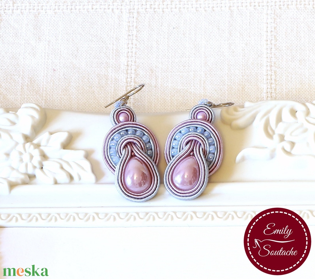 Lila kék sujtás fülbevaló, sujtás ékszer, porcelán fülbevaló, gyöngyös fülbevaló, nemesacél, ajándék nőknek - ékszer - fülbevaló - lógó fülbevaló - Meska.hu Lila kék sujtás fülbevaló, sujtás ékszer, porcelán fülbevaló, gyöngyös fülbevaló, nemesacél, ajándék nőknek - ékszer - fülbevaló - lógó fülbevaló - Meska.hu