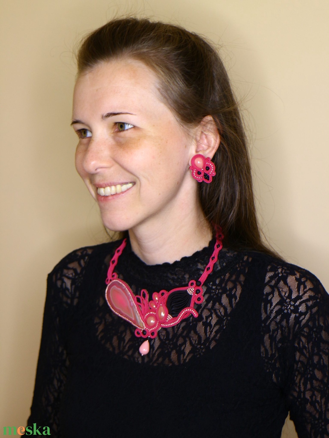 Pink achát sujtás nyakék és porcelán fülbevaló - ékszer - ékszerszett - Meska.hu