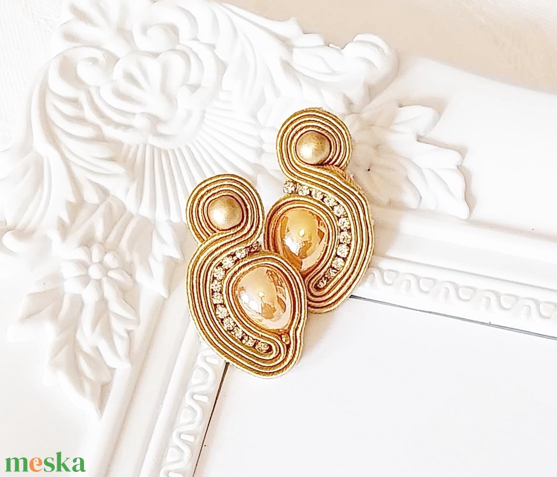 Arany porcelán sujtás fülbevaló - ékszer - fülbevaló - klipsz - Meska.hu