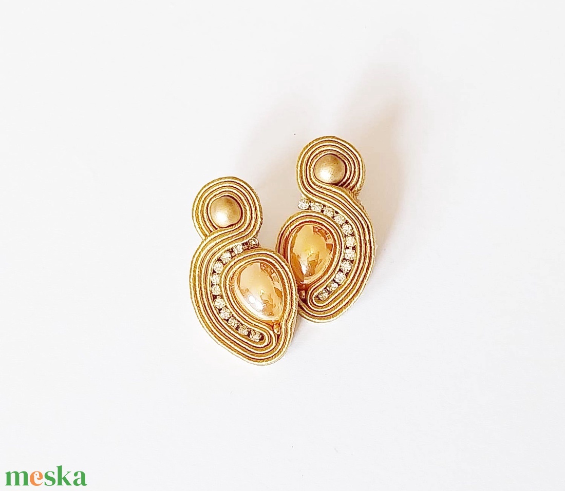 Arany porcelán sujtás fülbevaló - ékszer - fülbevaló - klipsz - Meska.hu