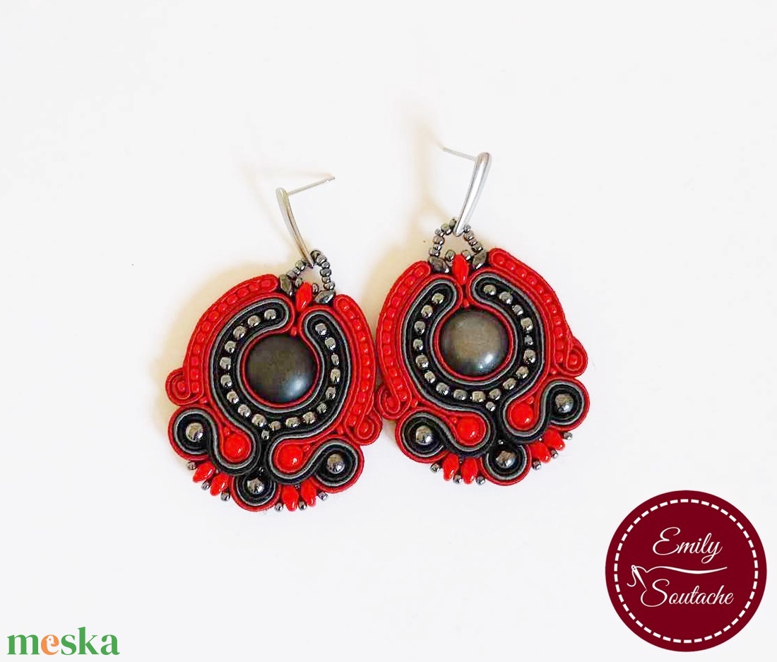 Elegáns piros-fekete sujtás fülbevaló alkalmi - ékszer - fülbevaló - lógó fülbevaló - Meska.hu