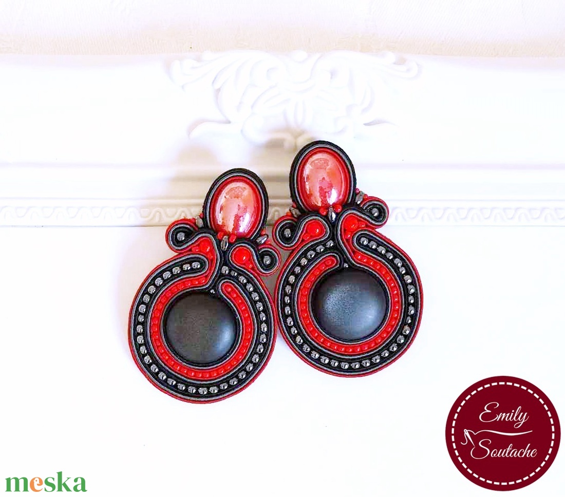 Elegáns piros-fekete sujtás fülbevaló alkalmi - ékszer - fülbevaló - klipsz - Meska.hu