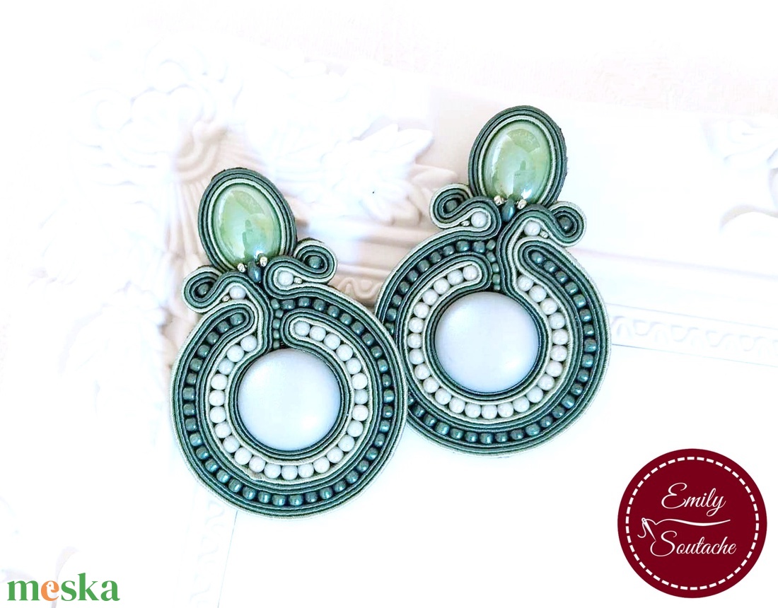 Óriás zöld sujtás fülbevaló alkalmi - ékszer - fülbevaló - klipsz - Meska.hu