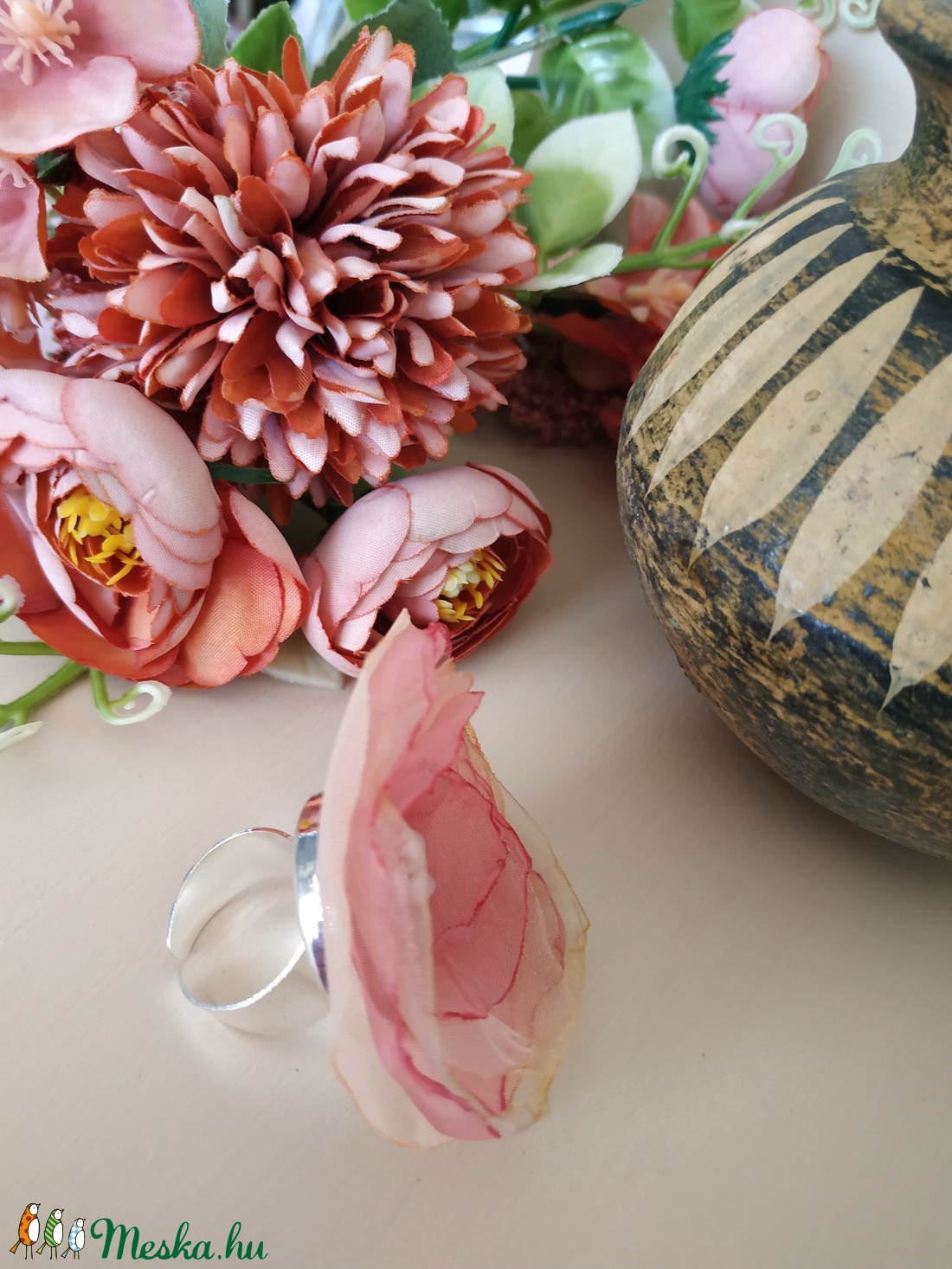 Szatén rózsaszín barack állítható gyűrű - ékszer - gyűrű - gyöngyös gyűrű - Meska.hu