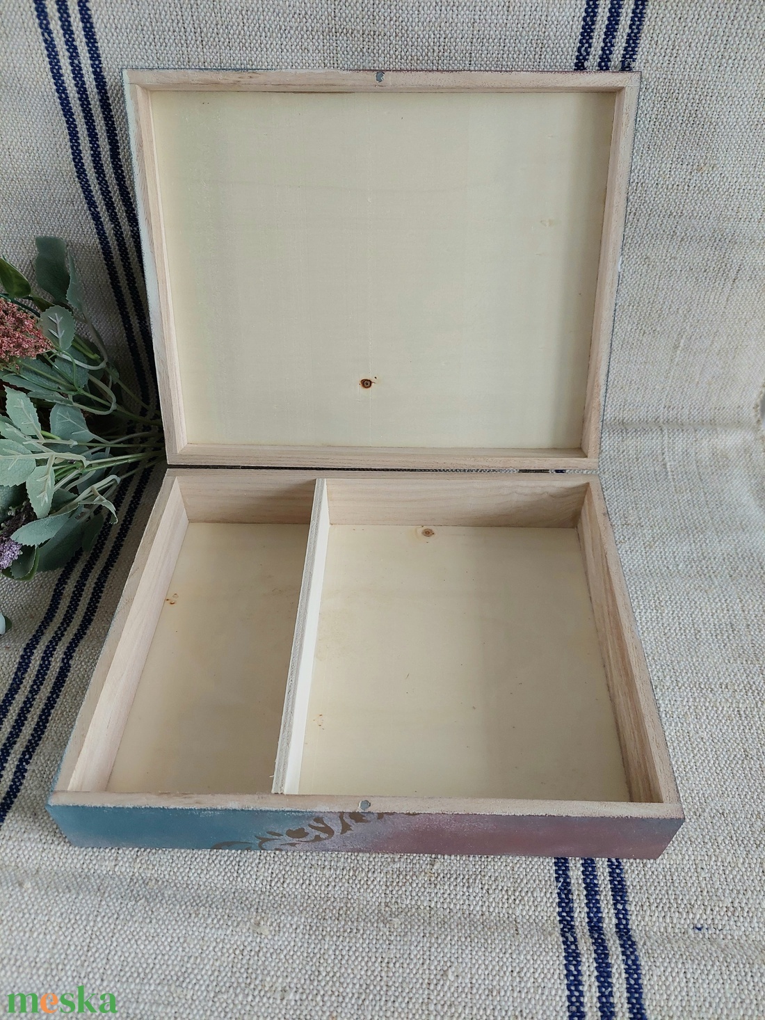 Vintage stílusú karácsonyi macaronos doboz szarvassal- díszdoboz - lila - kék-arany  szín - otthon & életmód - lakástextil - varrókellék - Meska.hu