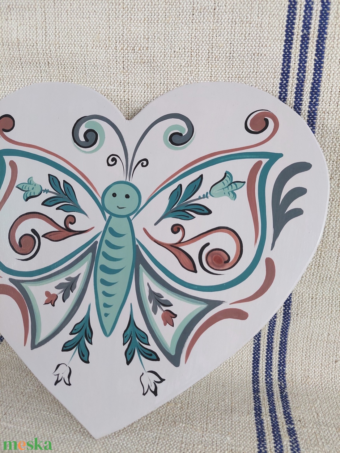 Kézzel festett pillangós  szív tábla Húsvét -tavasz - otthon & lakás - dekoráció - kép & falikép - táblakép - Meska.hu