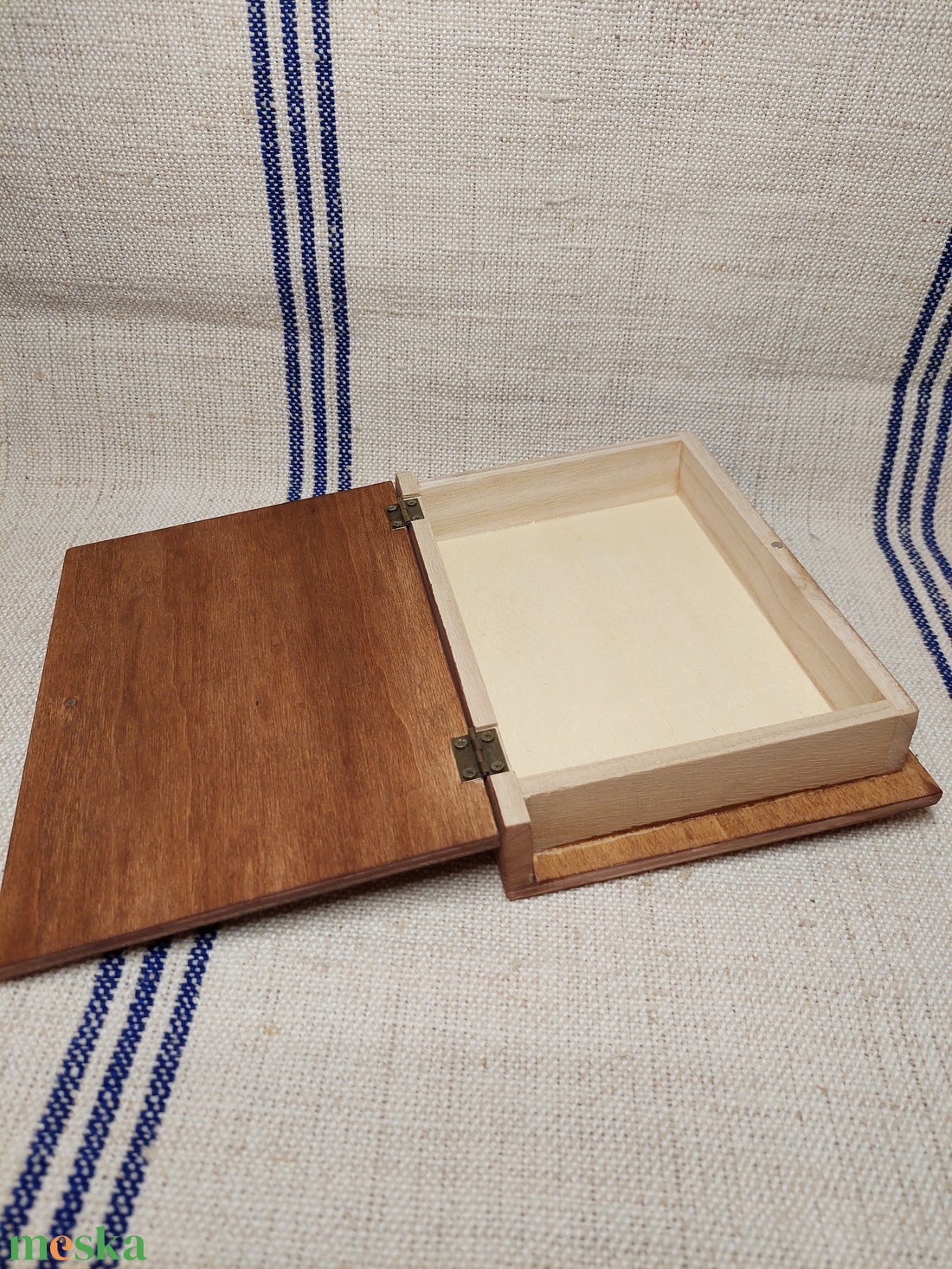 Macis karácsonyi könyv formájú doboz - otthon & életmód - dekoráció - asztal és polc dekoráció - díszdoboz - Meska.hu