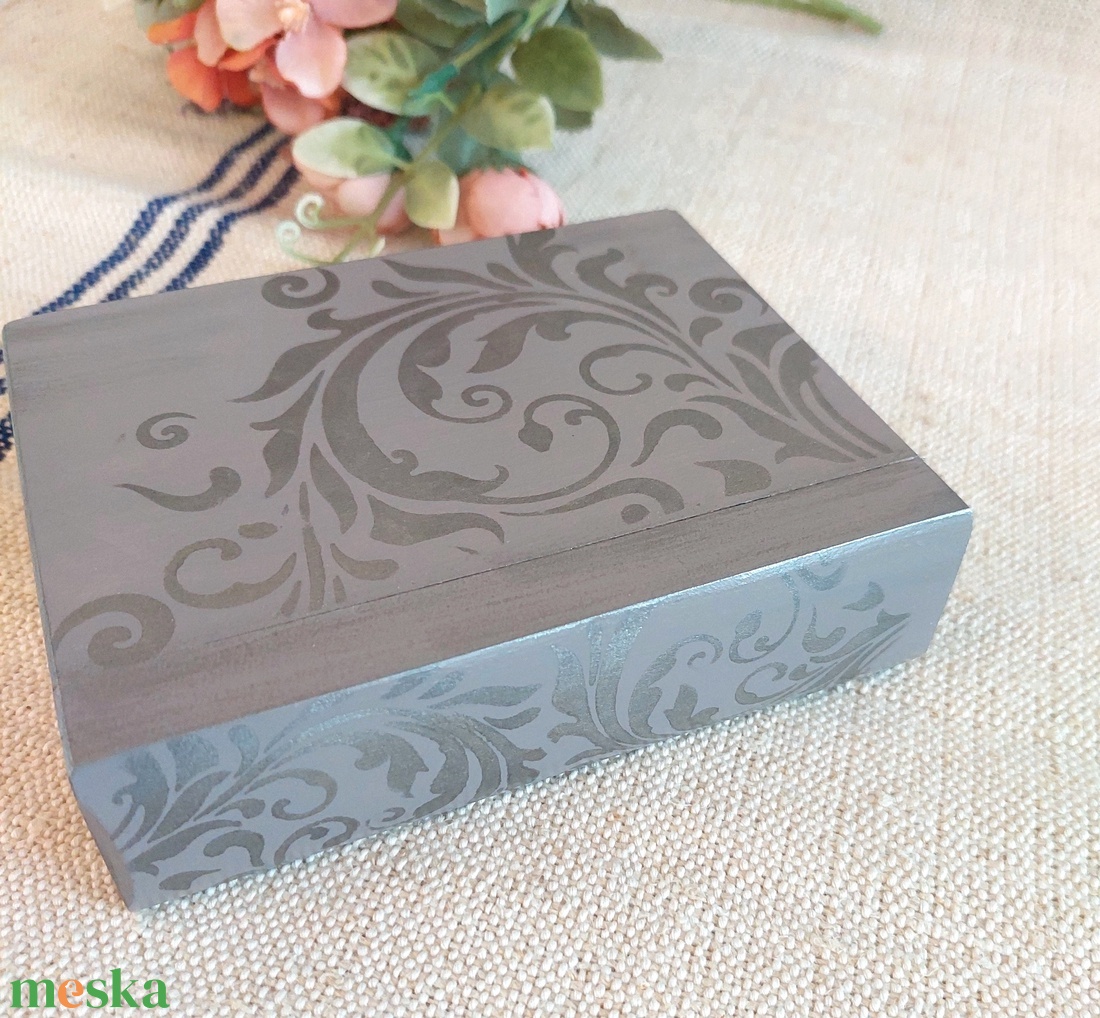Titkok őre- könyv formájú puzzle doboz( vintage szürke ezüstbarokk) - játék & sport - puzzle - 3d puzzle - Meska.hu Titkok őre- könyv formájú puzzle doboz( vintage szürke ezüstbarokk) - játék & sport - puzzle - 3d puzzle - Meska.hu