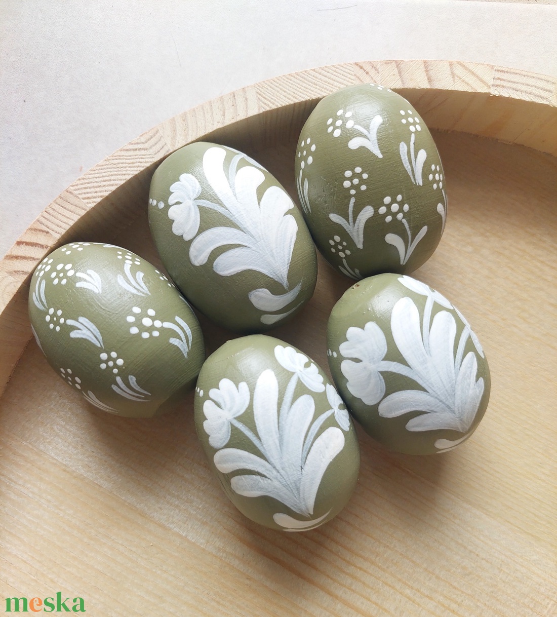 Kézzel festett fa tojás 5 db olívazöld fehér mintával - otthon & életmód - dekoráció - asztal és polc dekoráció - asztaldísz - Meska.hu