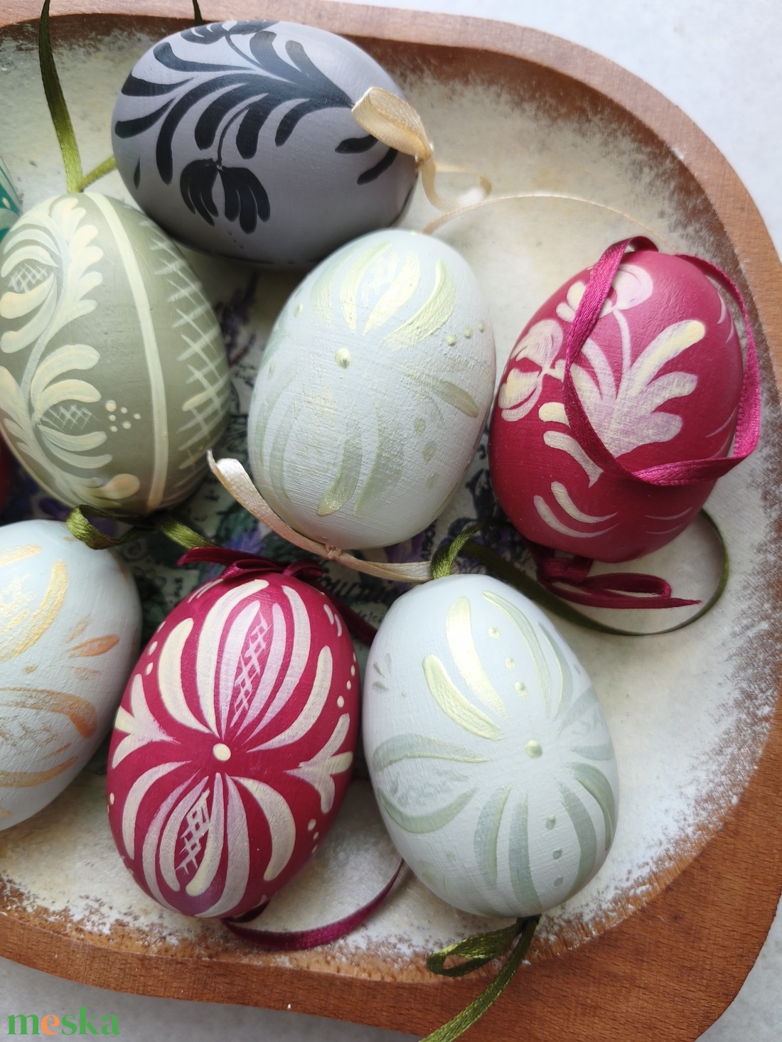 Kézzel festett fa tojás szatén szalaggal 9 db - otthon & életmód - dekoráció - asztal és polc dekoráció - asztaldísz - Meska.hu