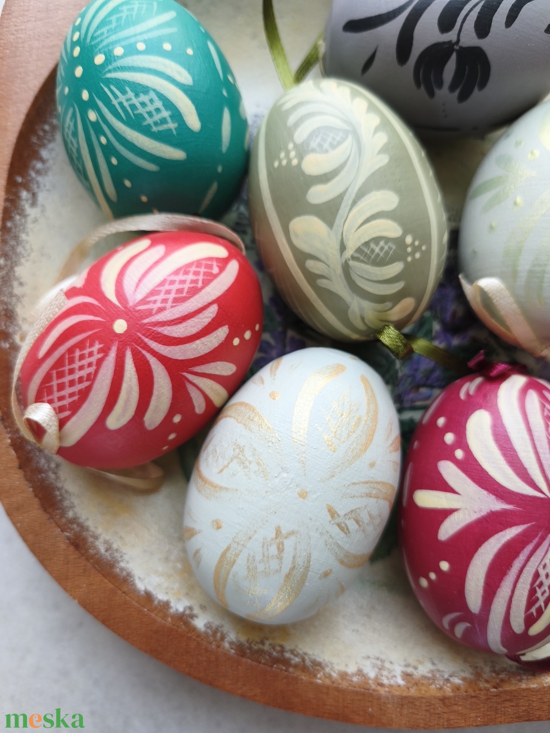 Kézzel festett fa tojás szatén szalaggal 9 db - otthon & életmód - dekoráció - asztal és polc dekoráció - asztaldísz - Meska.hu