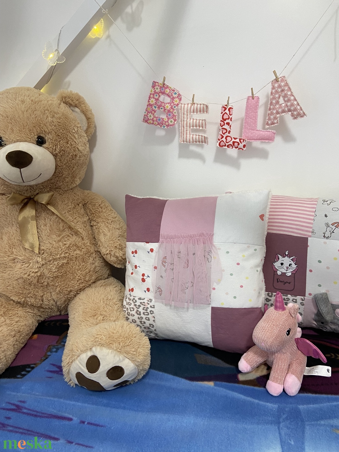 Egyedi, bármilyen névvel elkészíthető dísz, ágyra, falra, gyerekszobába - otthon & életmód - dekoráció - fali és függő dekoráció - függődísz - Meska.hu